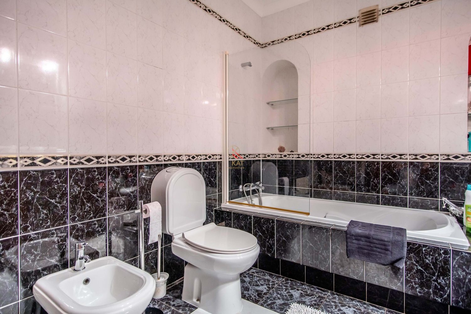 Moradia T3, a curta distância a pé da Praia de Porto de Mós, Lagos