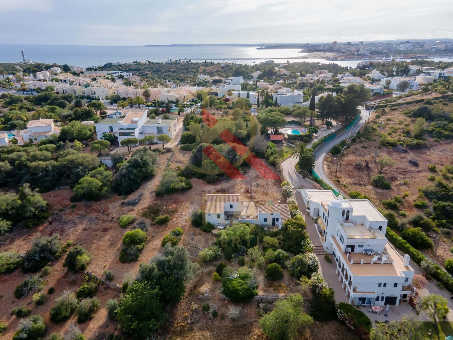 Terreno, com Projeto Aprovado para Hotel Rural, a 850 m da Praia dos Caneiros, Ferragudo