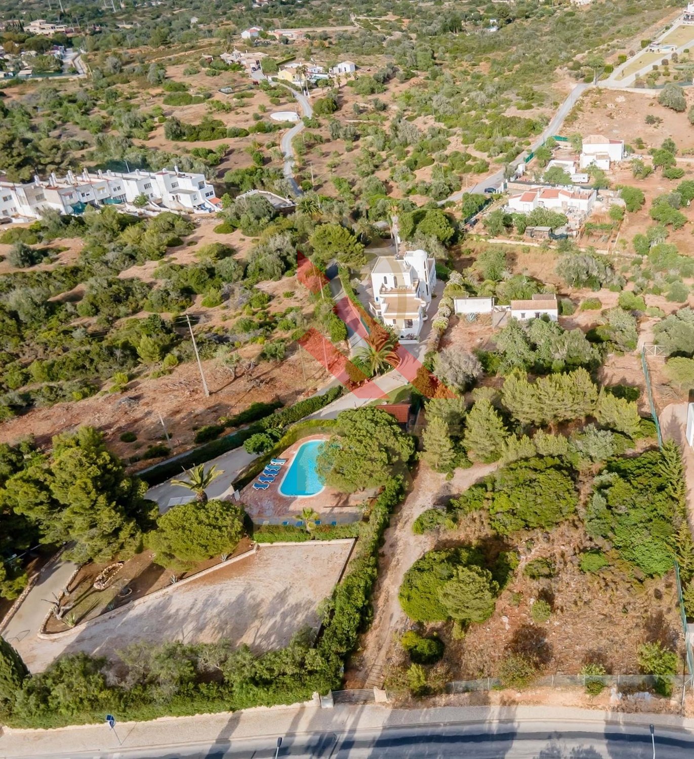 Terreno, com Projeto Aprovado para Hotel Rural, a 850 m da Praia dos Caneiros, Ferragudo