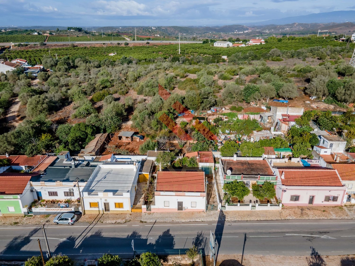 Casa térrea com terreno em Silves