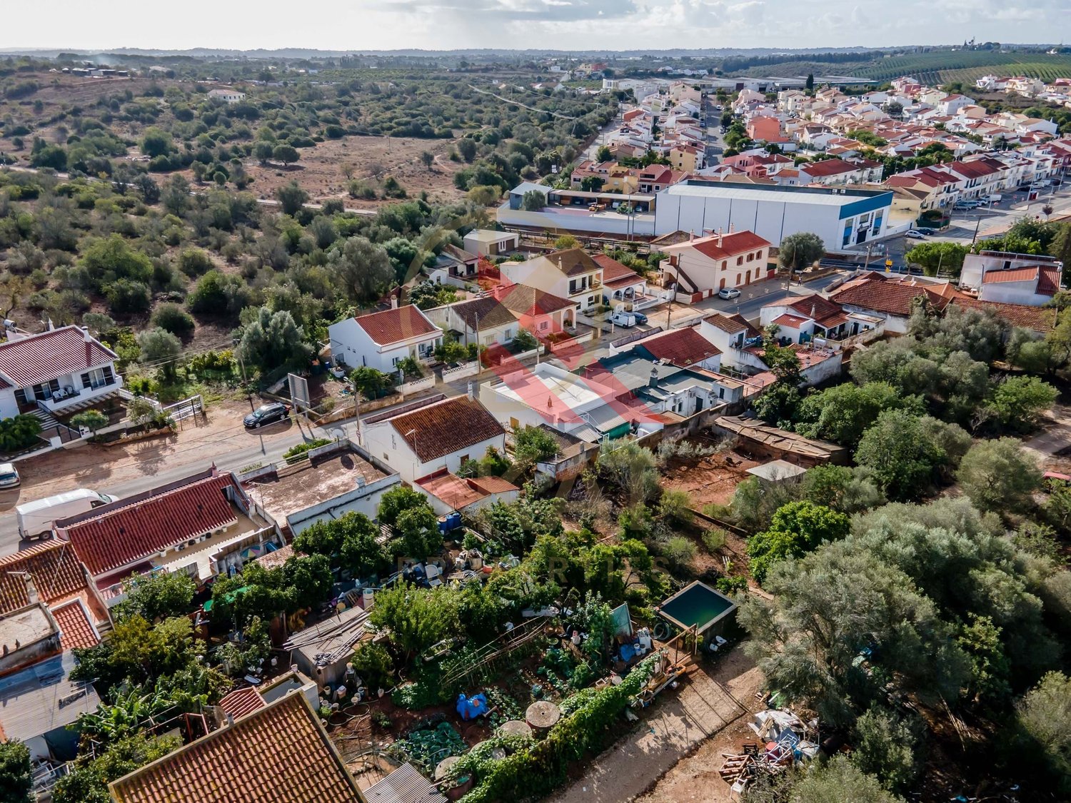 Casa térrea com terreno em Silves