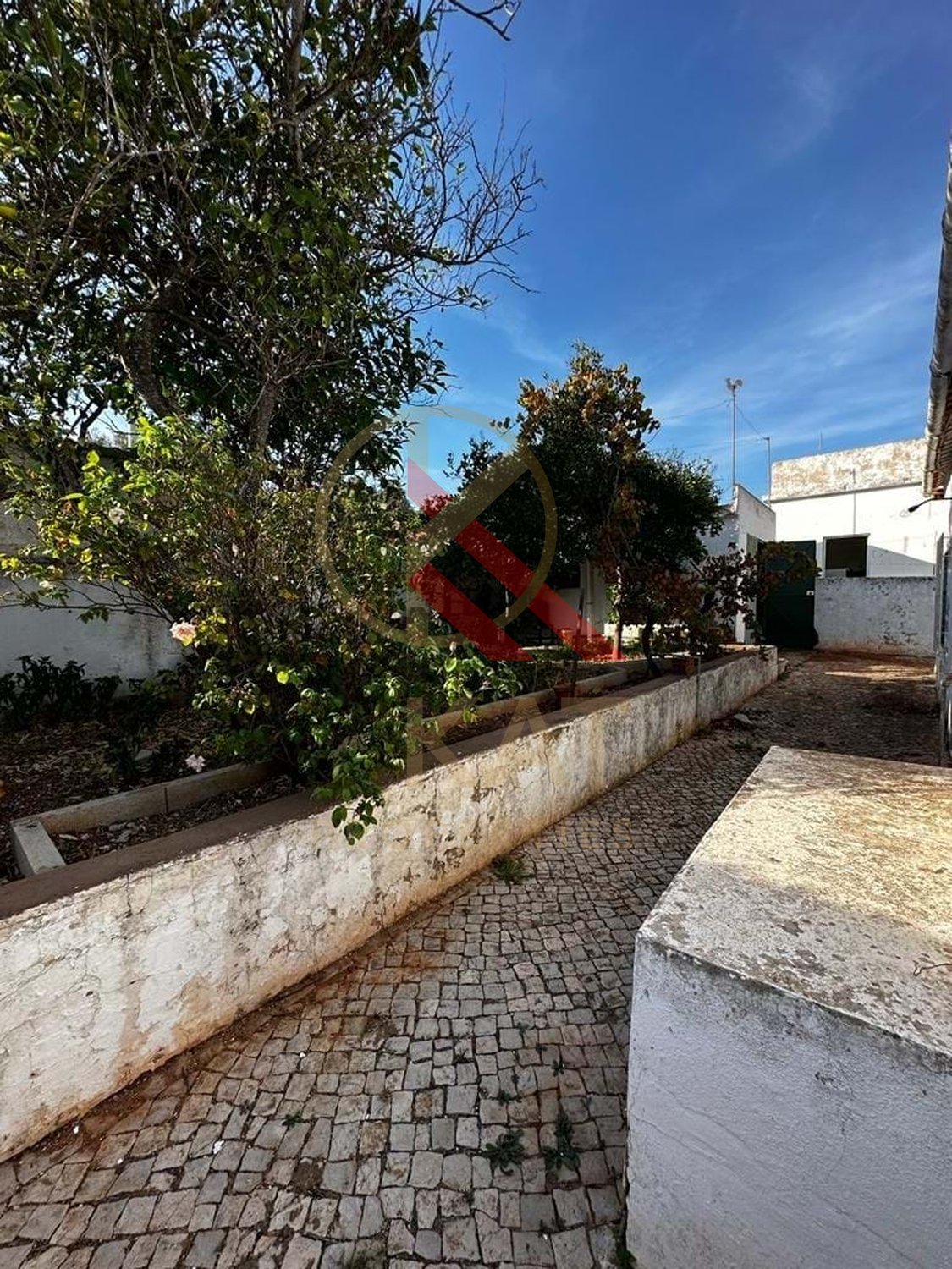 Casa térrea com terreno em Silves