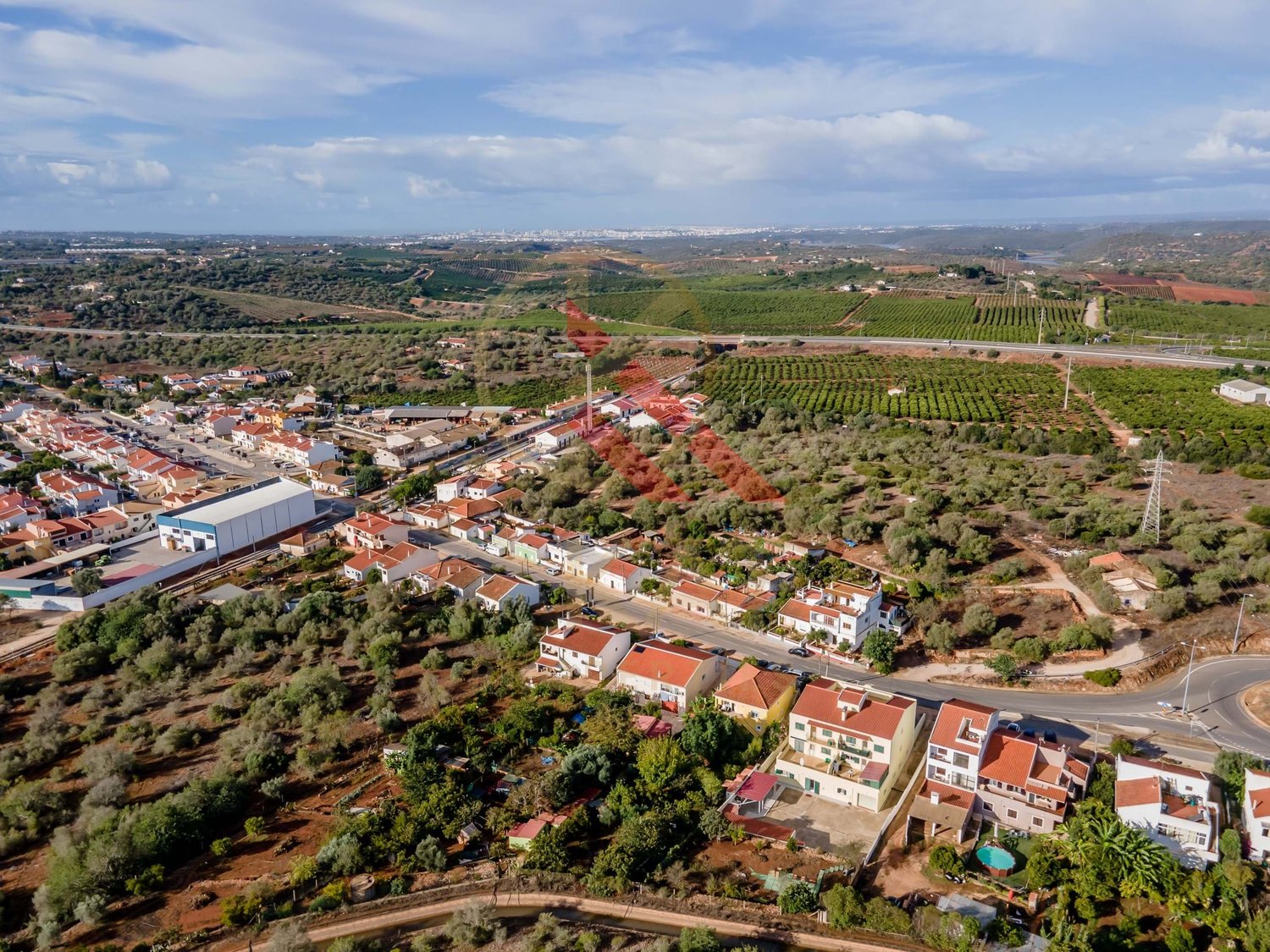 Casa térrea com terreno em Silves