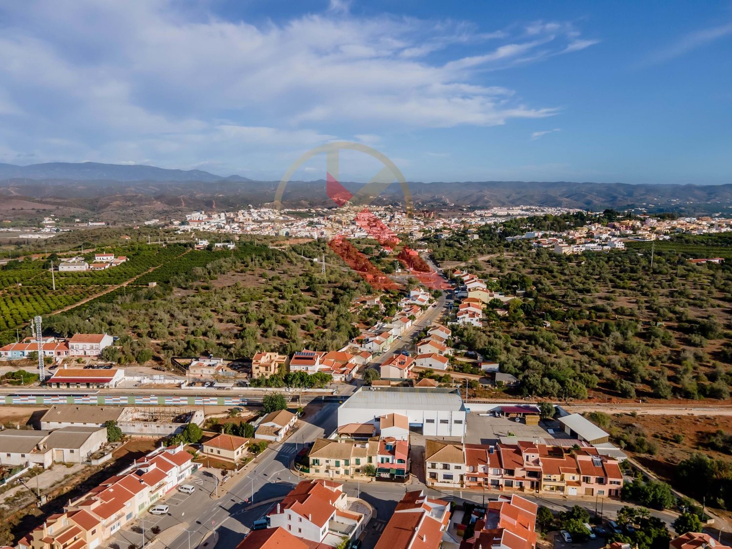 Casa térrea com terreno em Silves