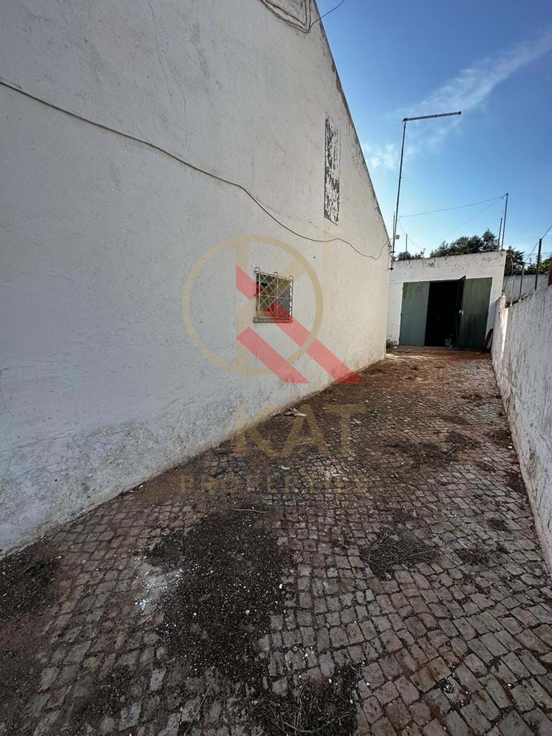 Casa térrea com terreno em Silves