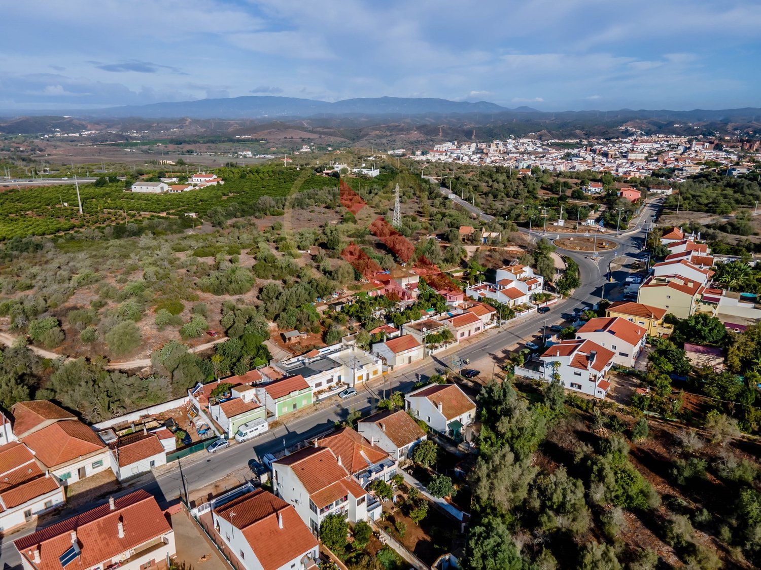 Casa térrea com terreno em Silves