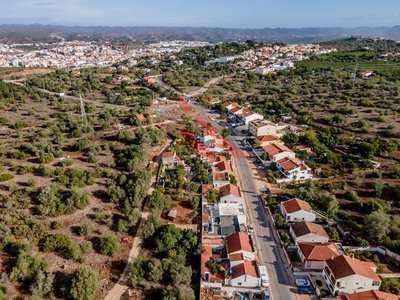 Casa térrea com terreno em Silves