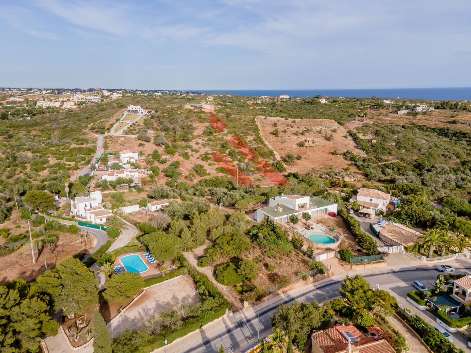 Terreno com Viabilidade de Construção de Moradia Unifamiliar, a 850m da Praia dos Caneiros, Ferragudo