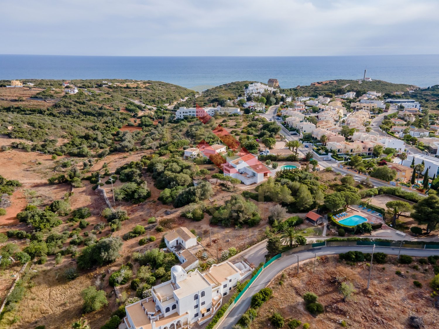 Terreno com Viabilidade de Construção de Moradia Unifamiliar, a 850m da Praia dos Caneiros, Ferragudo