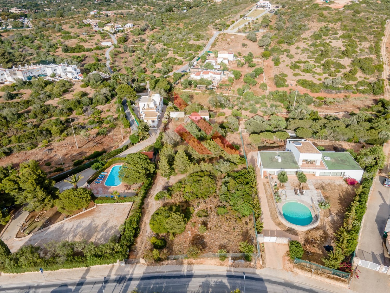 Terreno com Viabilidade de Construção de Moradia Unifamiliar, a 850m da Praia dos Caneiros, Ferragudo