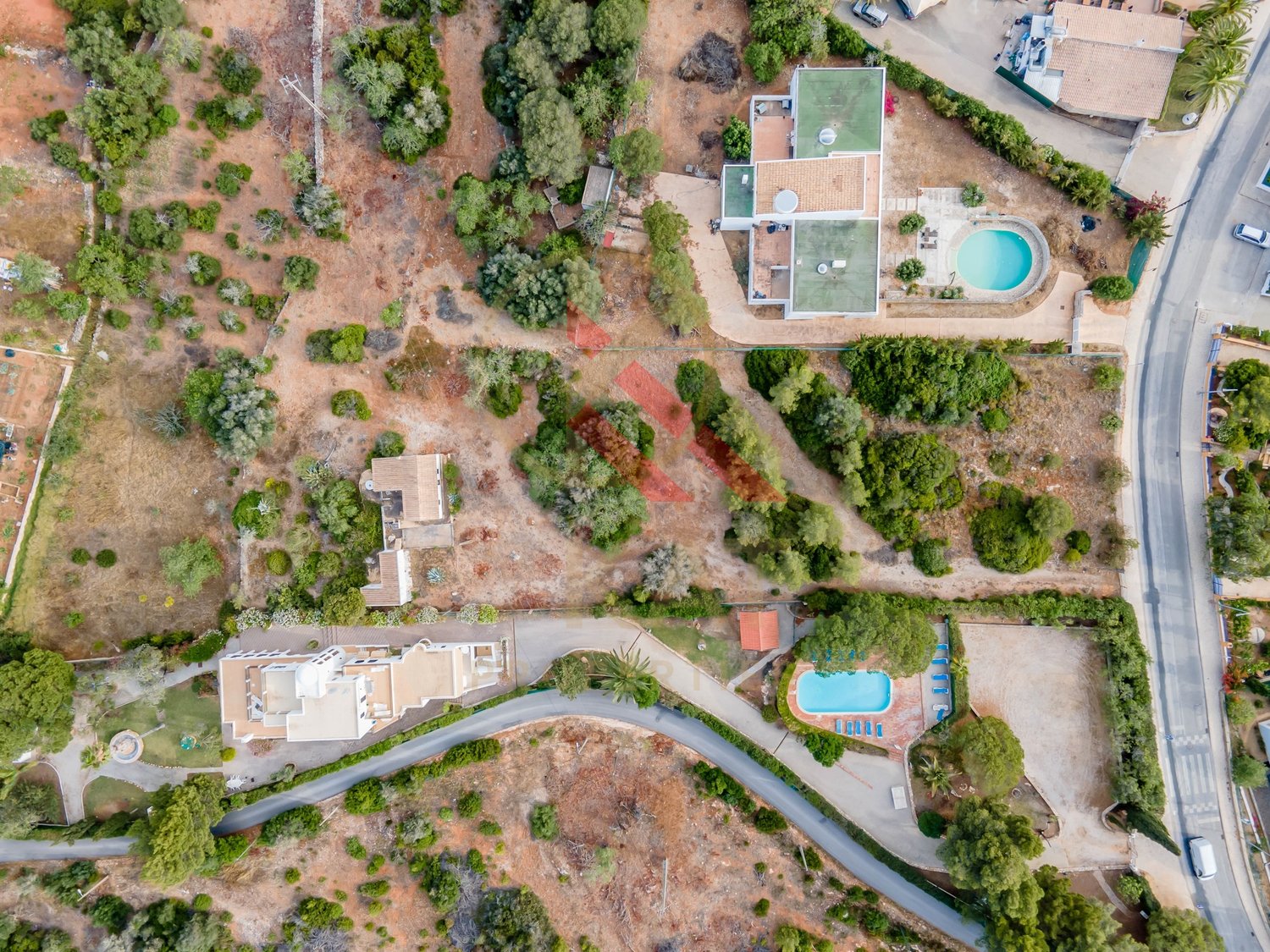 Terreno com Viabilidade de Construção de Moradia Unifamiliar, a 850m da Praia dos Caneiros, Ferragudo