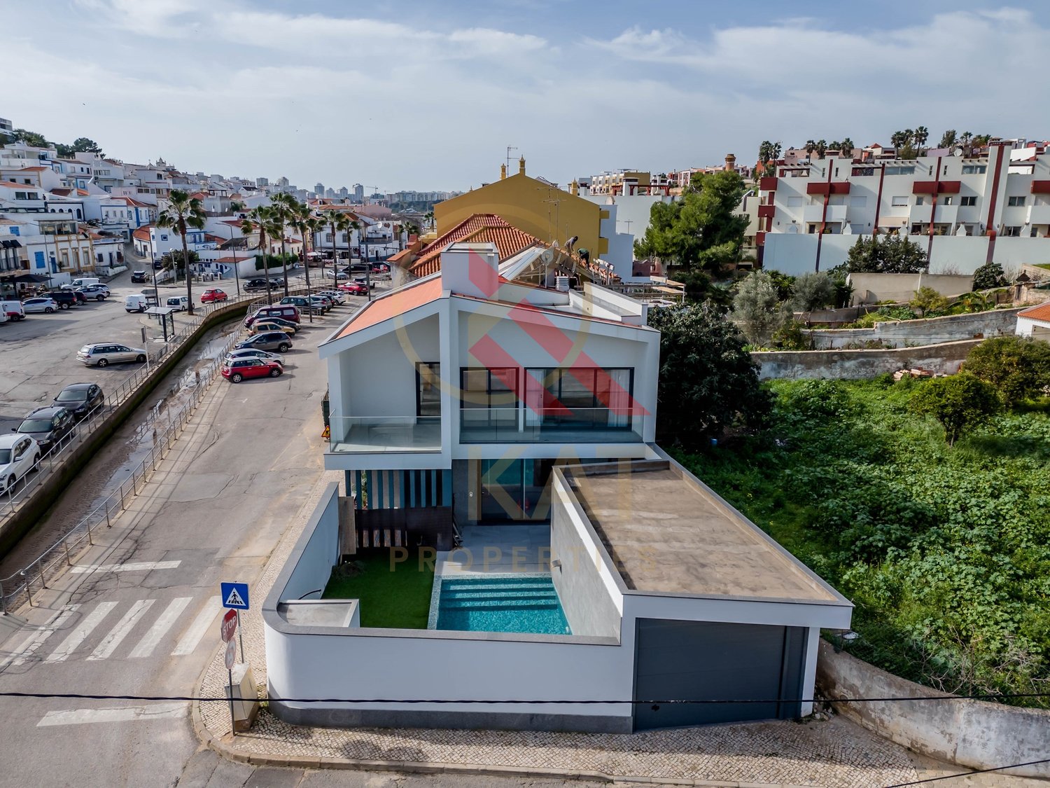 Moradia Contemporânea T4 com Piscina e Garagem, Centro de Ferragudo