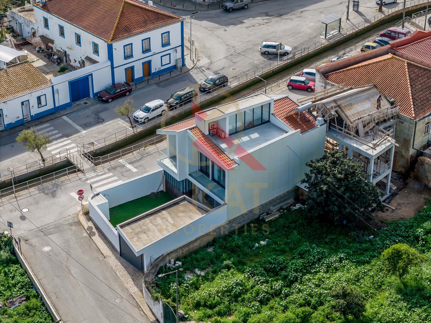 Moradia Contemporânea T4 com Piscina e Garagem, Centro de Ferragudo