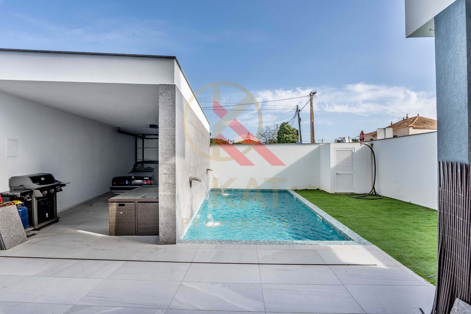 Moradia Contemporânea T4 com Piscina e Garagem, Centro de Ferragudo