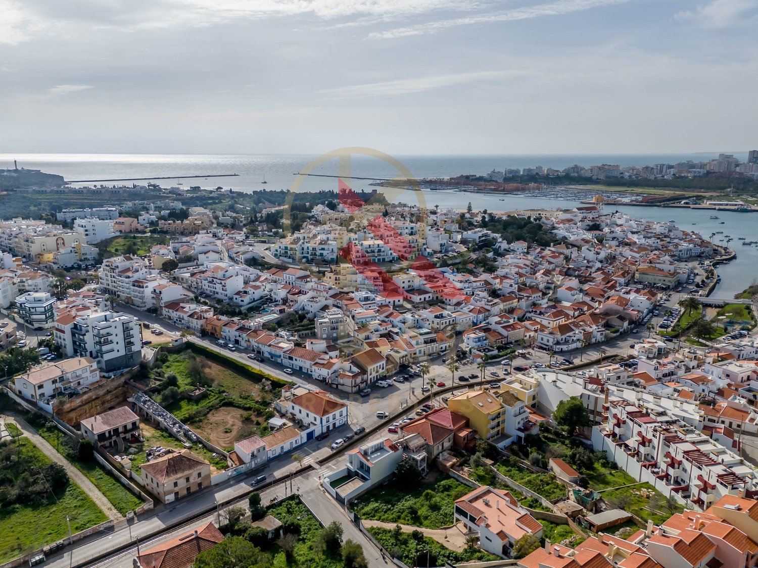 Moradia Contemporânea T4 com Piscina e Garagem, Centro de Ferragudo