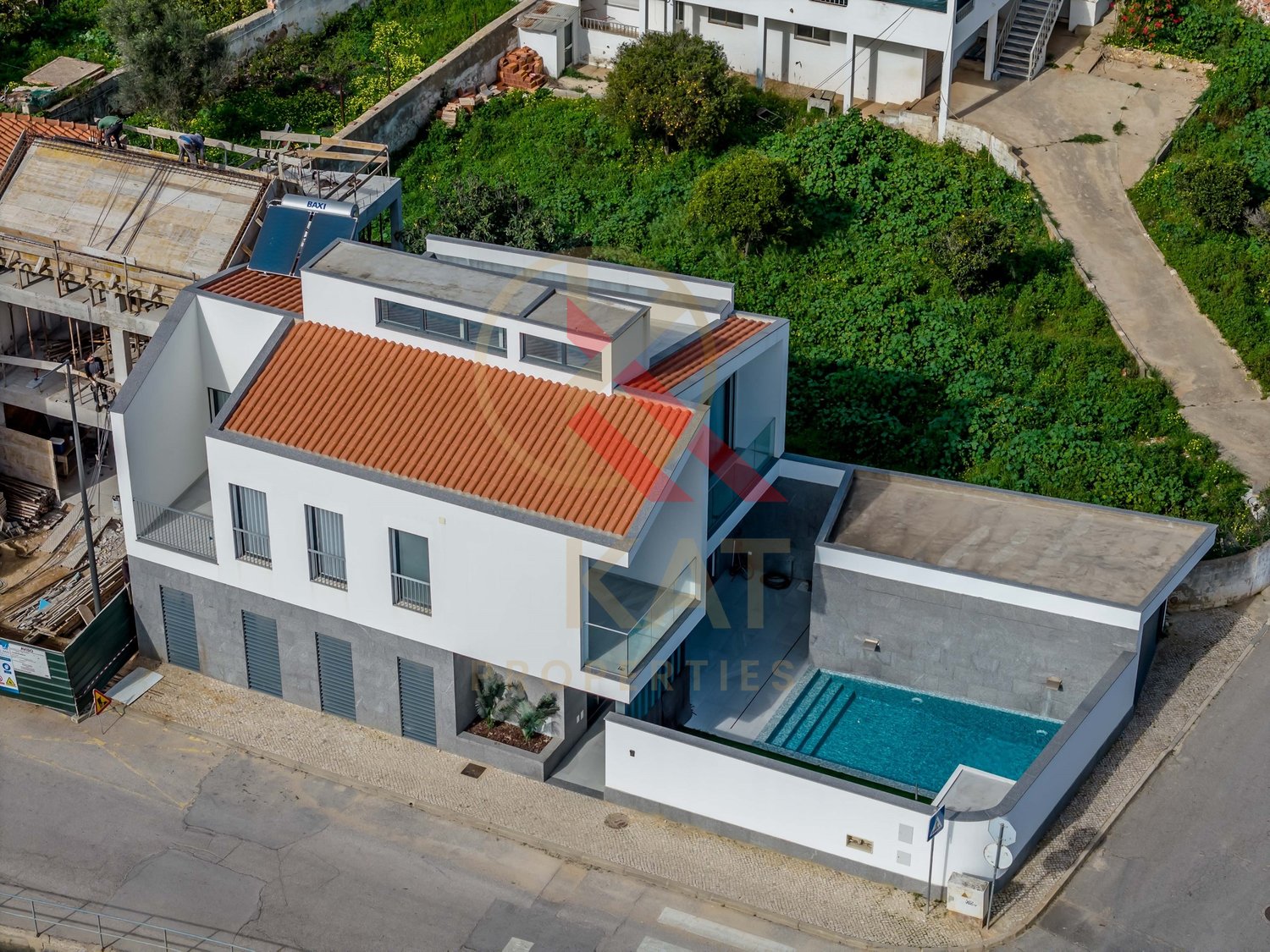 Moradia Contemporânea T4 com Piscina e Garagem, Centro de Ferragudo