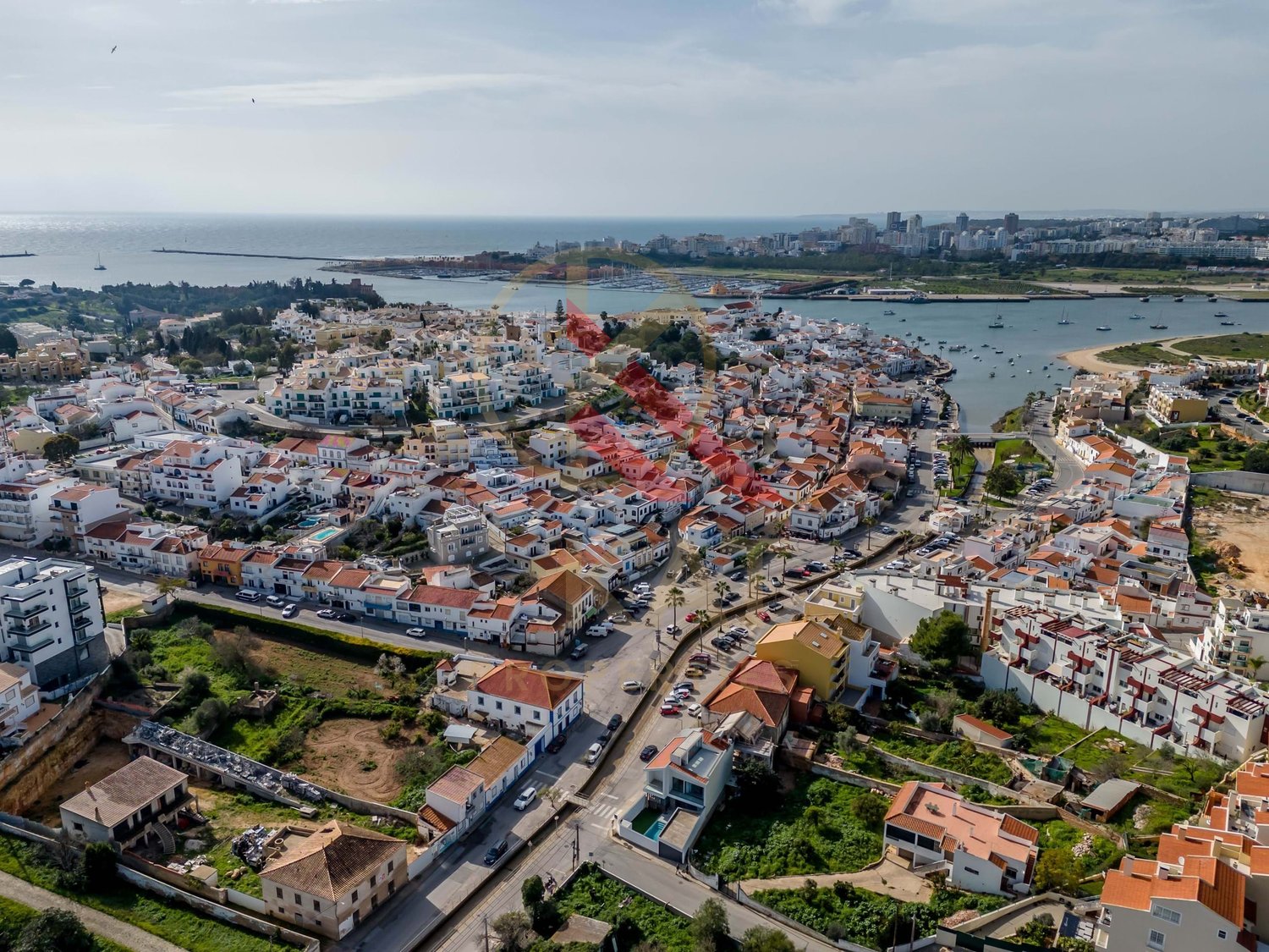 Moradia Contemporânea T4 com Piscina e Garagem, Centro de Ferragudo