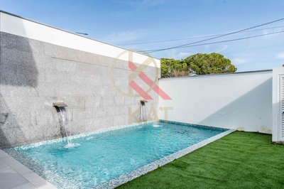 Moradia Contemporânea T4 com Piscina e Garagem, Centro de Ferragudo