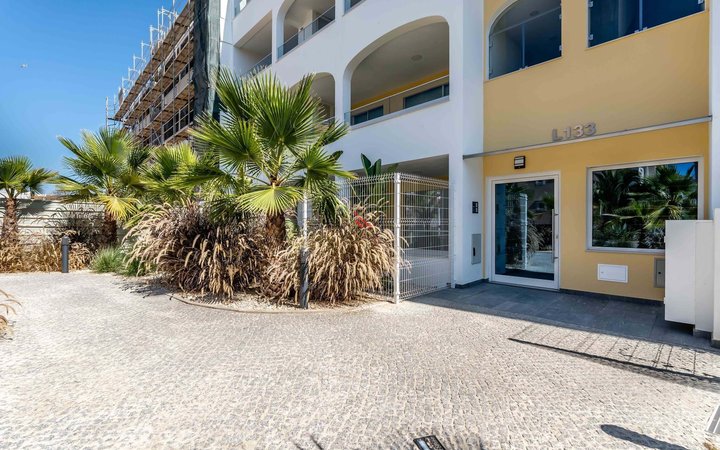 Exclusivo T4 (T3+1) em Lagos com Piscina na Cobertura e Acabamentos Premium