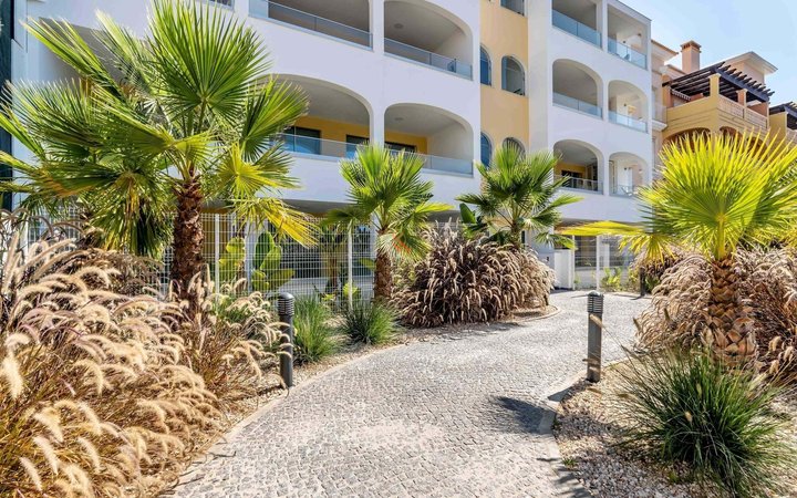Exclusivo T4 (T3+1) em Lagos com Piscina na Cobertura e Acabamentos Premium