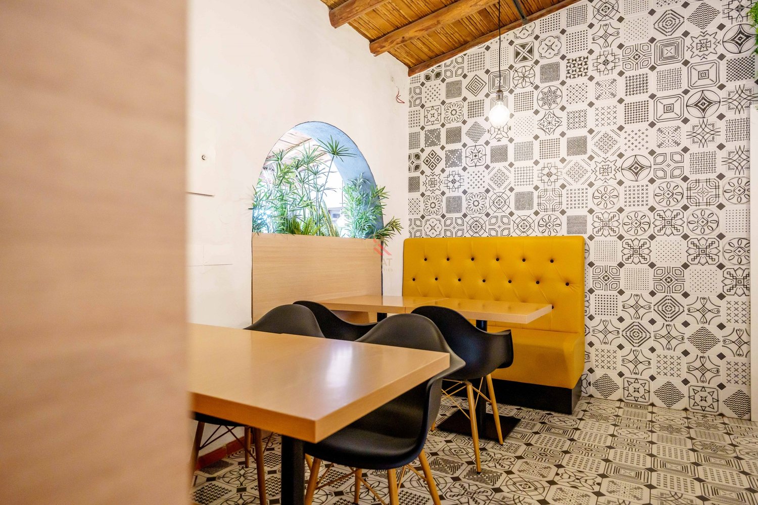Commercial restaurant space near the beach