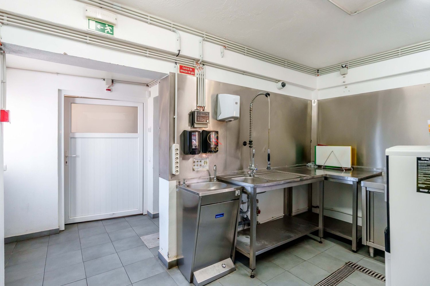 Commercial restaurant space near the beach