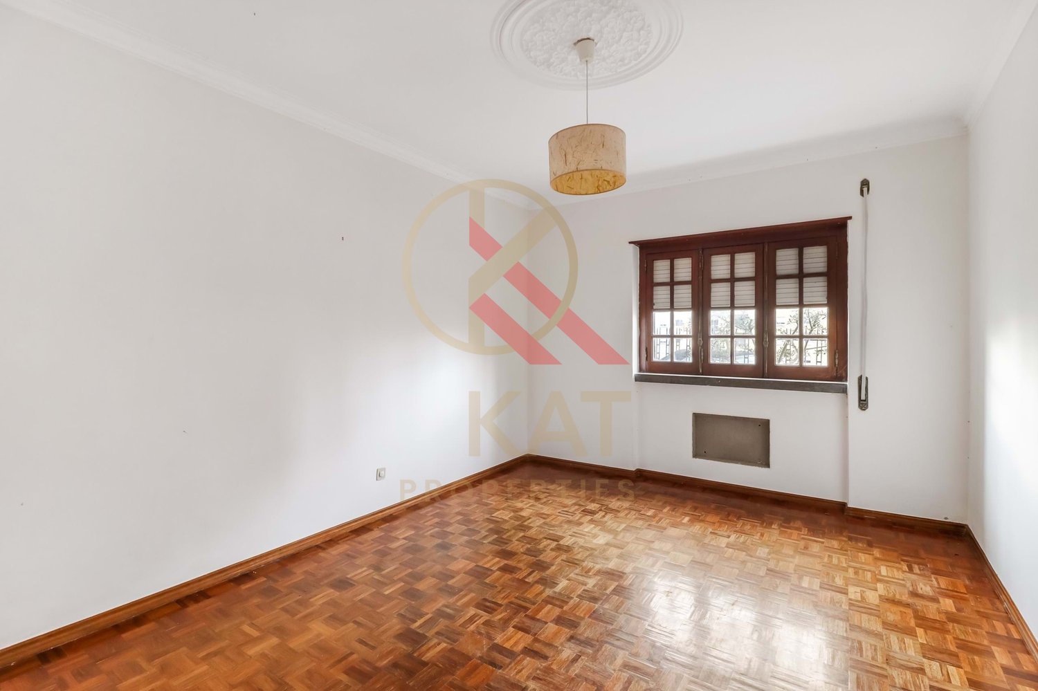 Oportunidade Imperdível! Moradia T6, Torres Vedras – Perfeita para investimento ou Moradia Bifamiliar