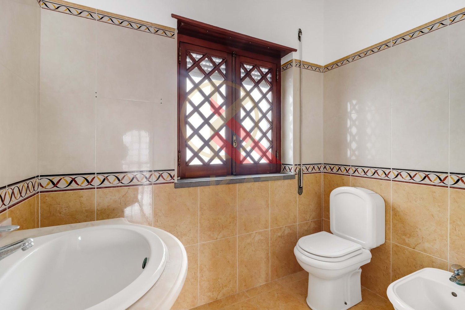 Oportunidade Imperdível! Moradia T6, Torres Vedras – Perfeita para investimento ou Moradia Bifamiliar