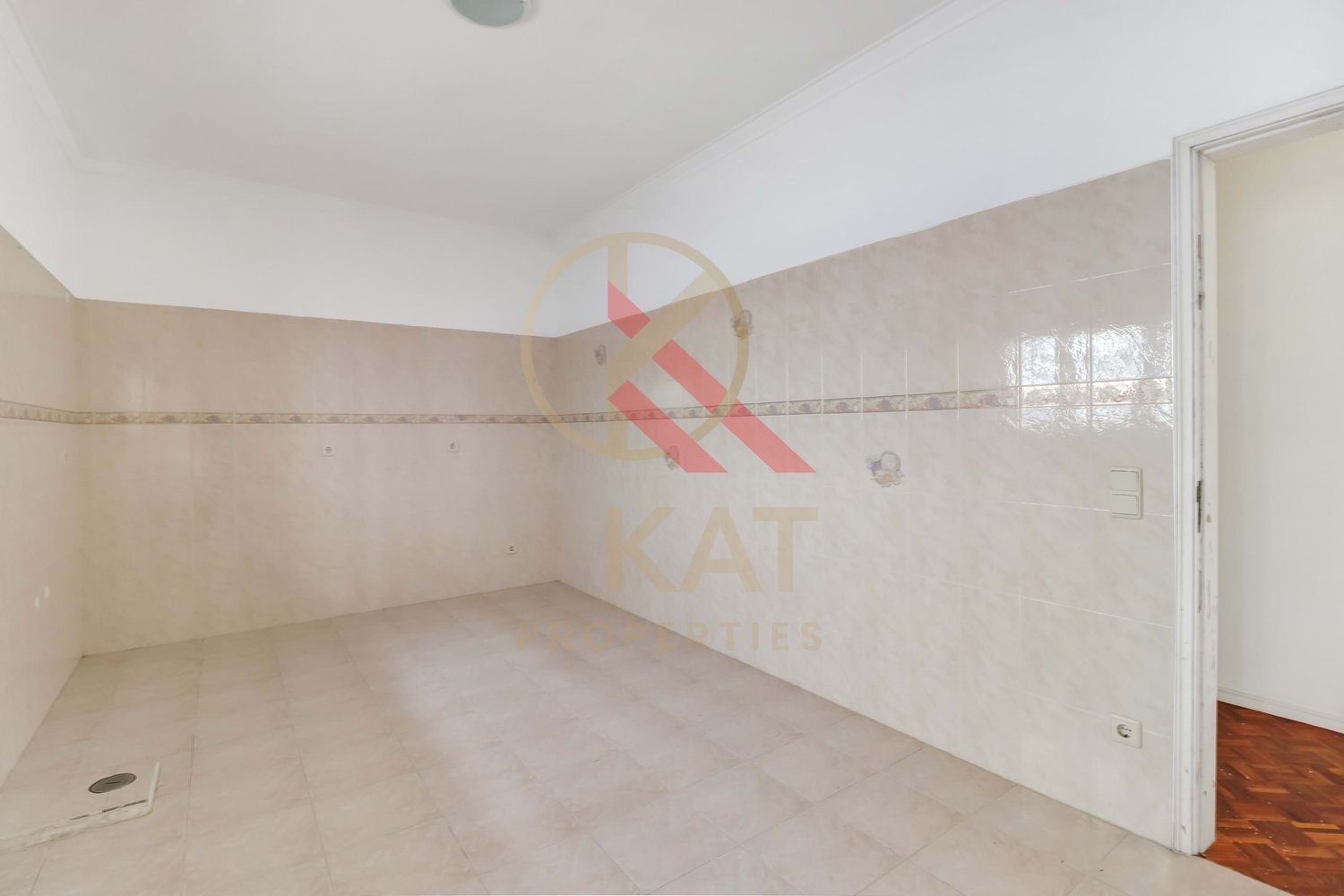 Oportunidade Imperdível! Moradia T6, Torres Vedras – Perfeita para investimento ou Moradia Bifamiliar