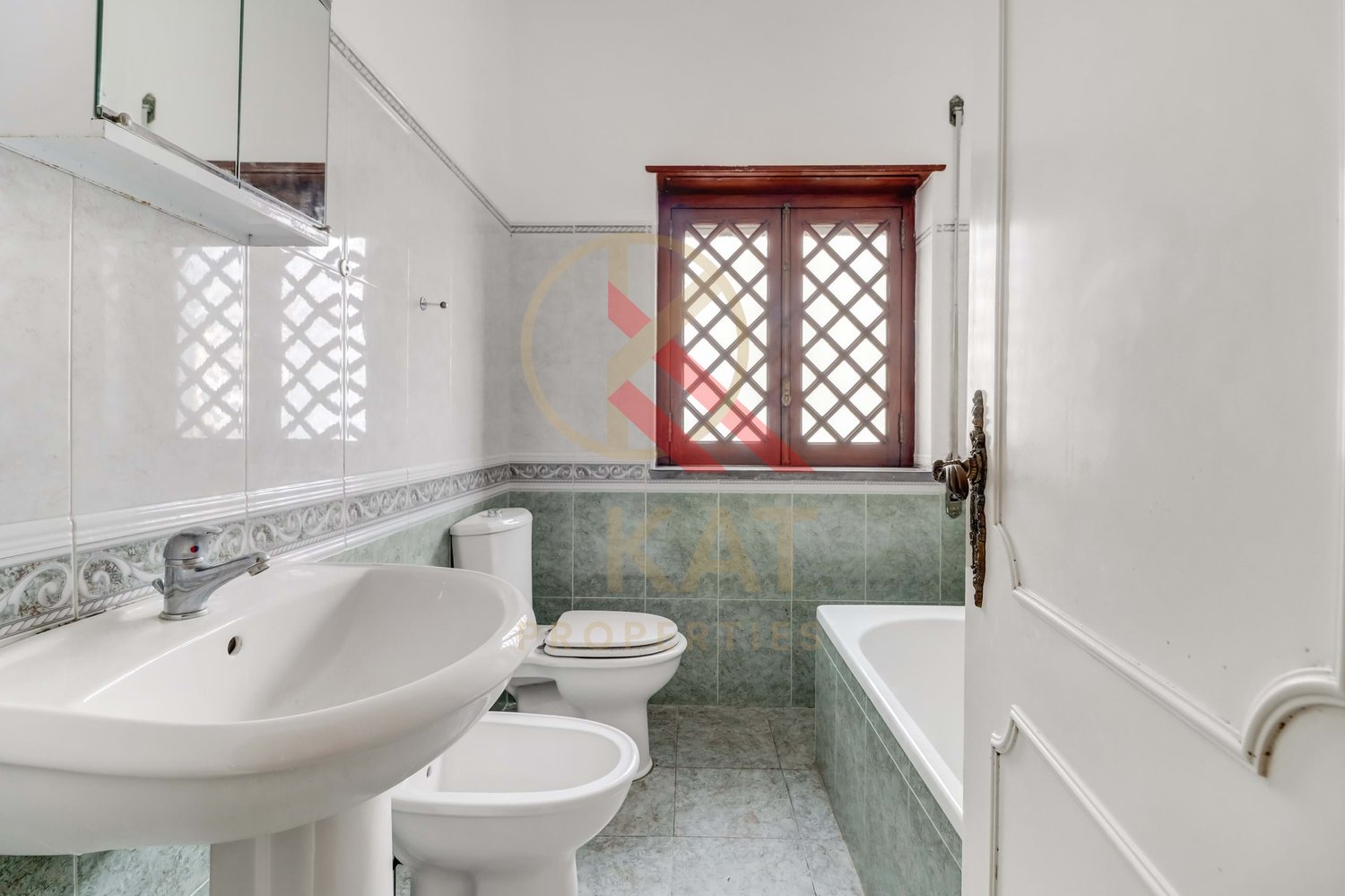 Oportunidade Imperdível! Moradia T6, Torres Vedras – Perfeita para investimento ou Moradia Bifamiliar