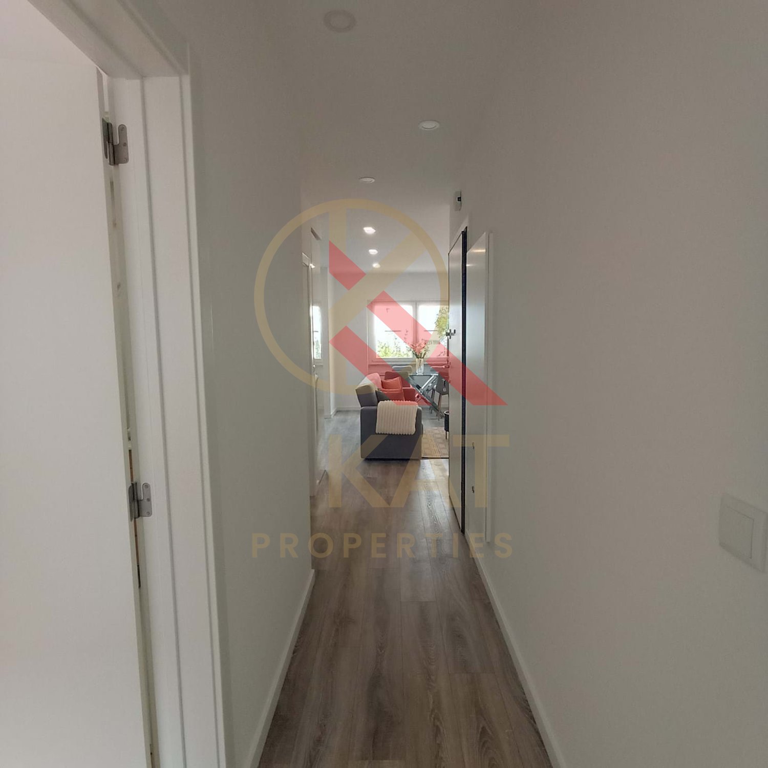 Apartamento T3, Espaçoso e com Vista Rio, em São Vicente