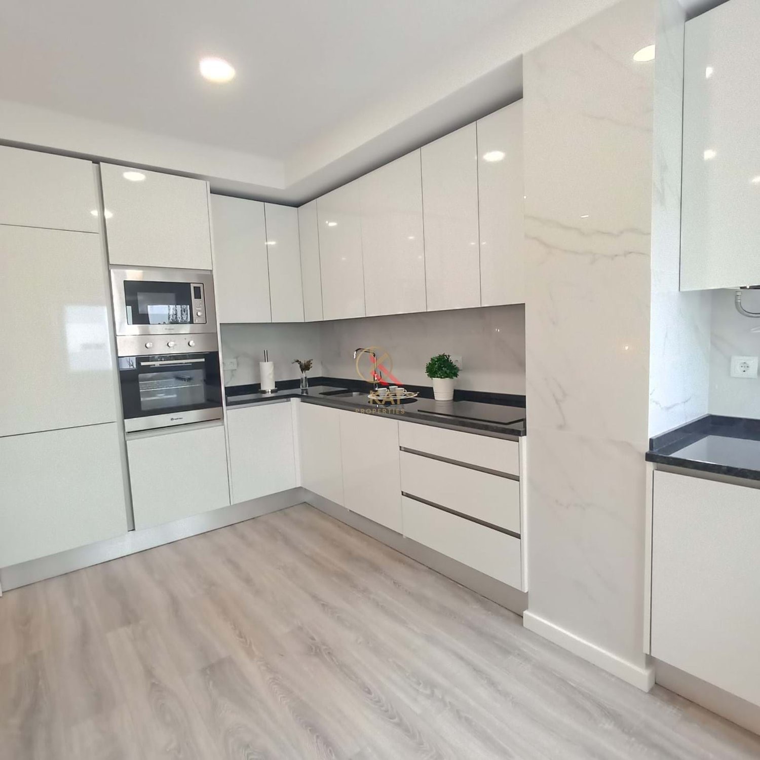 Apartamento T3, Espaçoso e com Vista Rio, em São Vicente