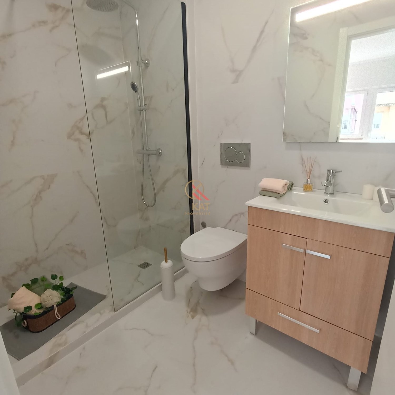 Apartamento T3, Espaçoso e com Vista Rio, em São Vicente