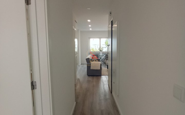 Apartamento T3, Espaçoso e com Vista Rio, em São Vicente