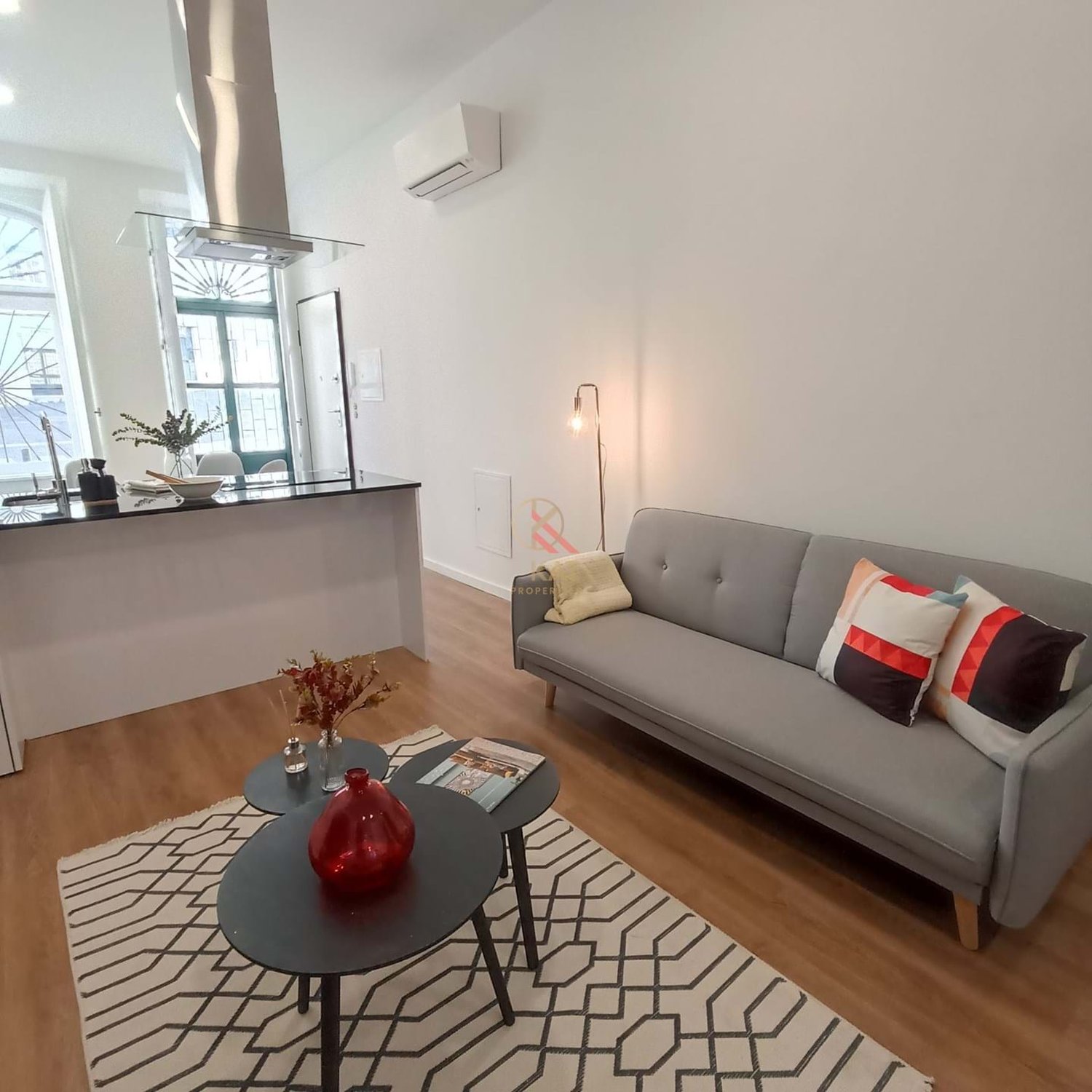 OPEN SPACE MODERNO E RENOVADO – 63M² + LOGRADOURO 