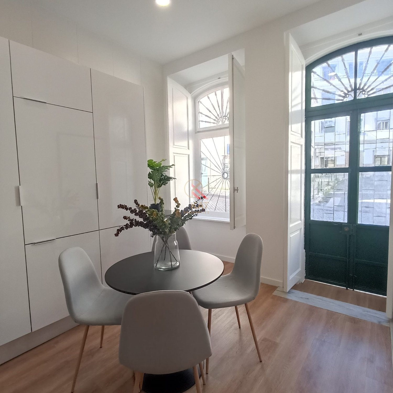 OPEN SPACE MODERNO E RENOVADO – 63M² + LOGRADOURO 