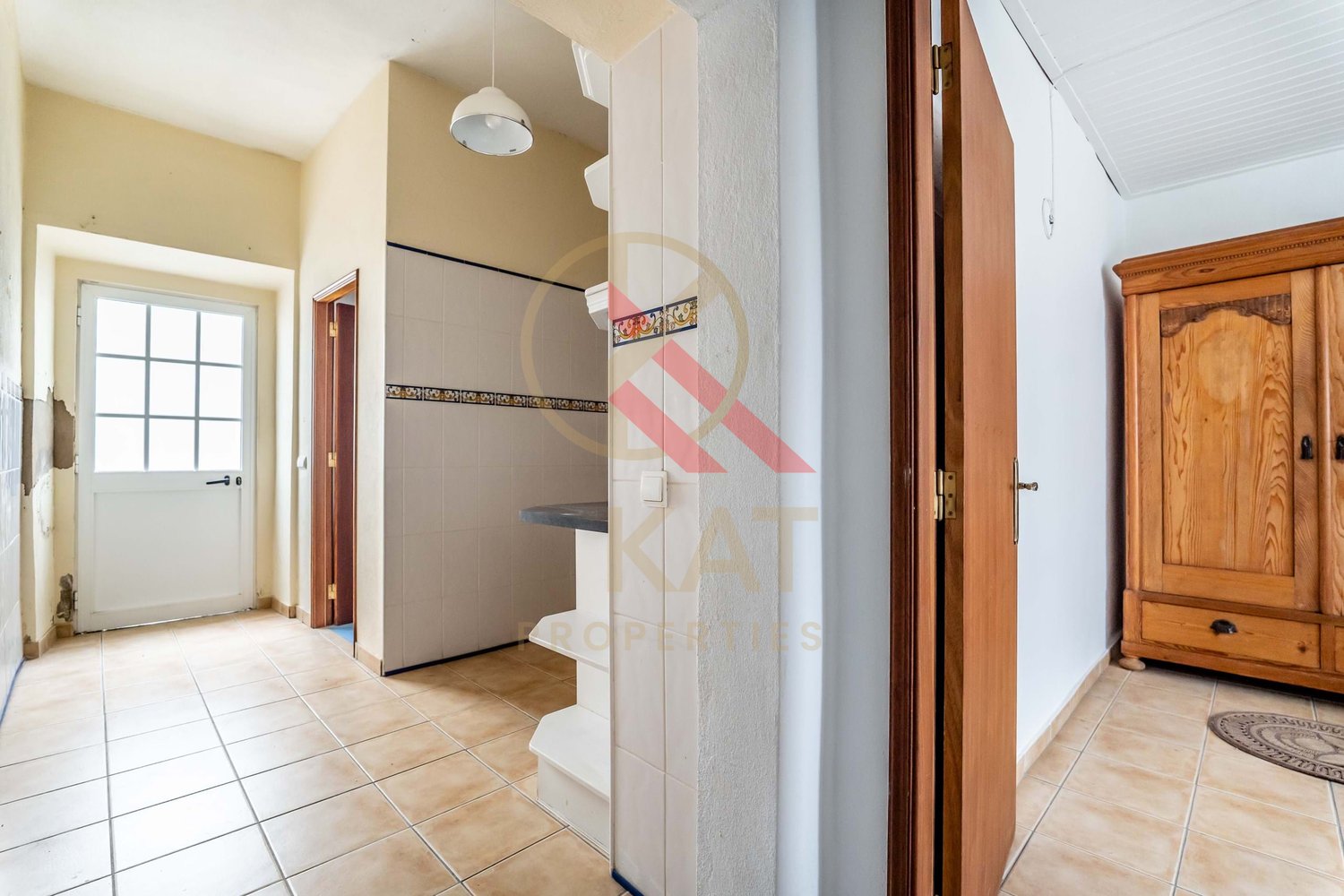 Casa antiga na Vila de Alcantarilha, próximo da praia dos Salgados e Armação de Pêra