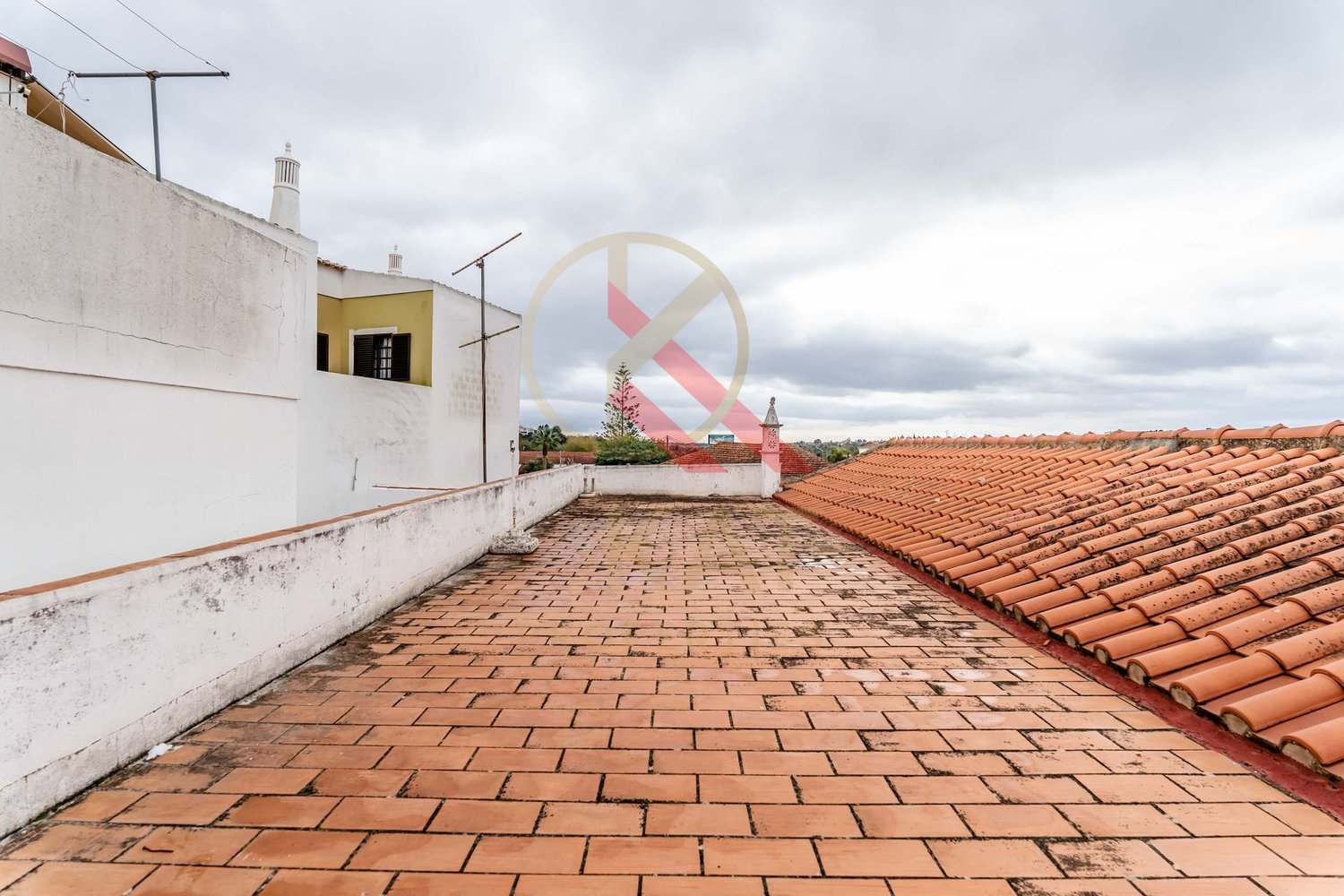 Casa antiga na Vila de Alcantarilha, próximo da praia dos Salgados e Armação de Pêra