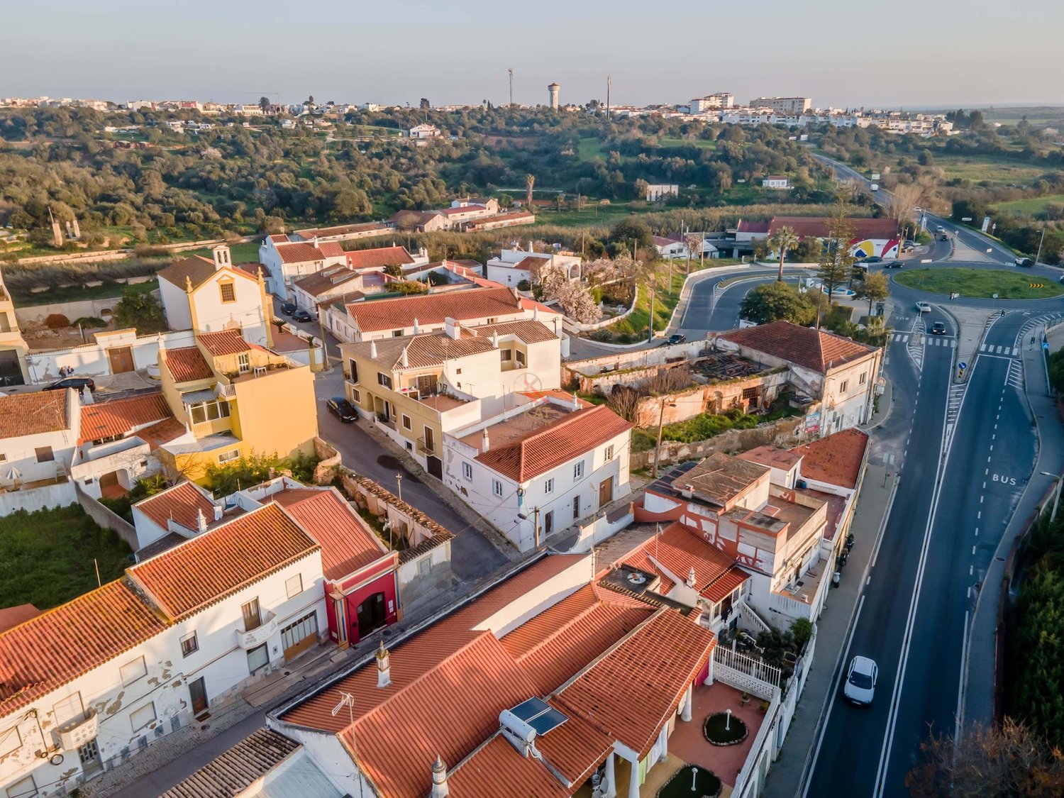 Casa antiga na Vila de Alcantarilha, próximo da praia dos Salgados e Armação de Pêra