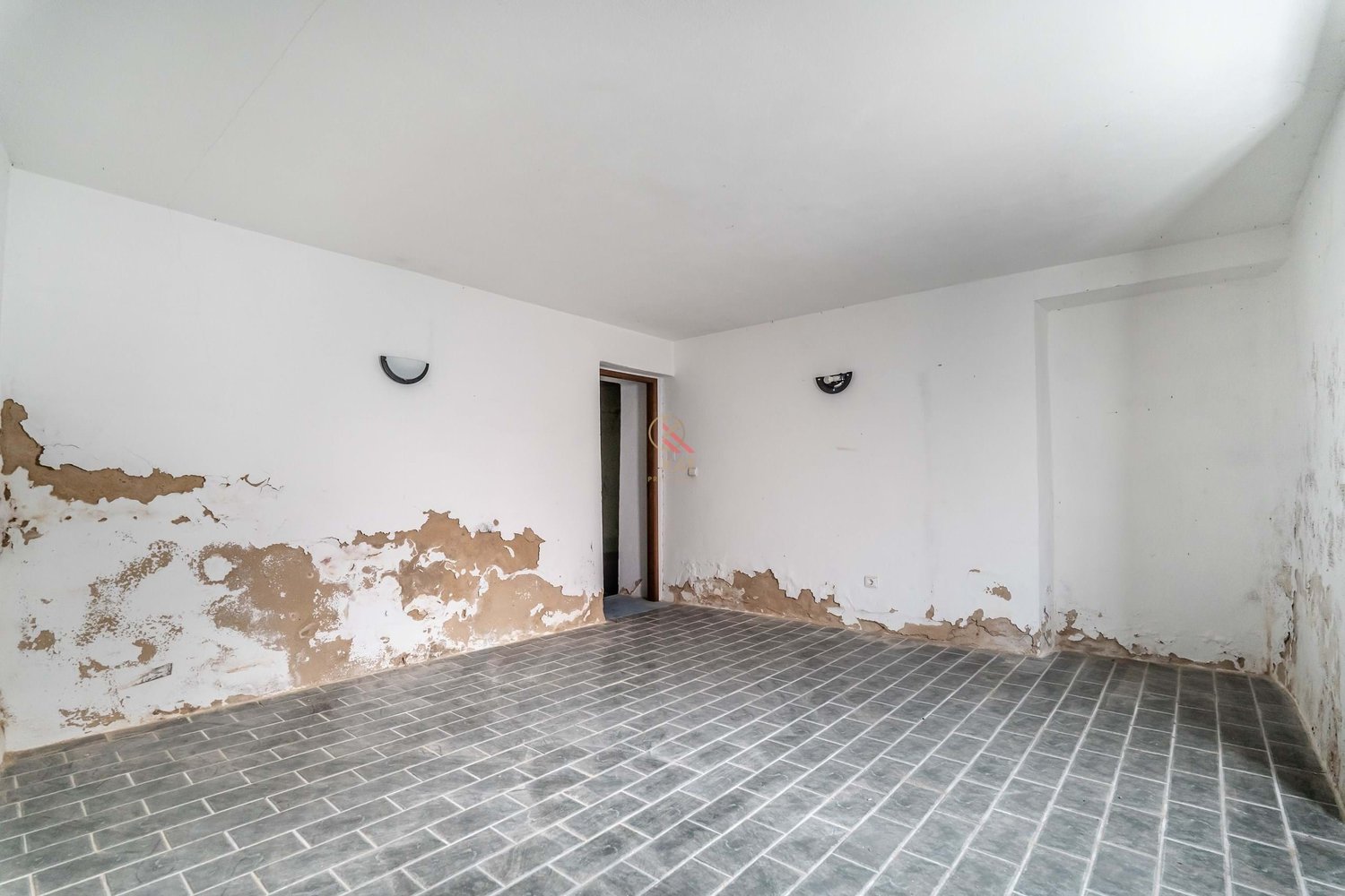Casa antiga na Vila de Alcantarilha, próximo da praia dos Salgados e Armação de Pêra