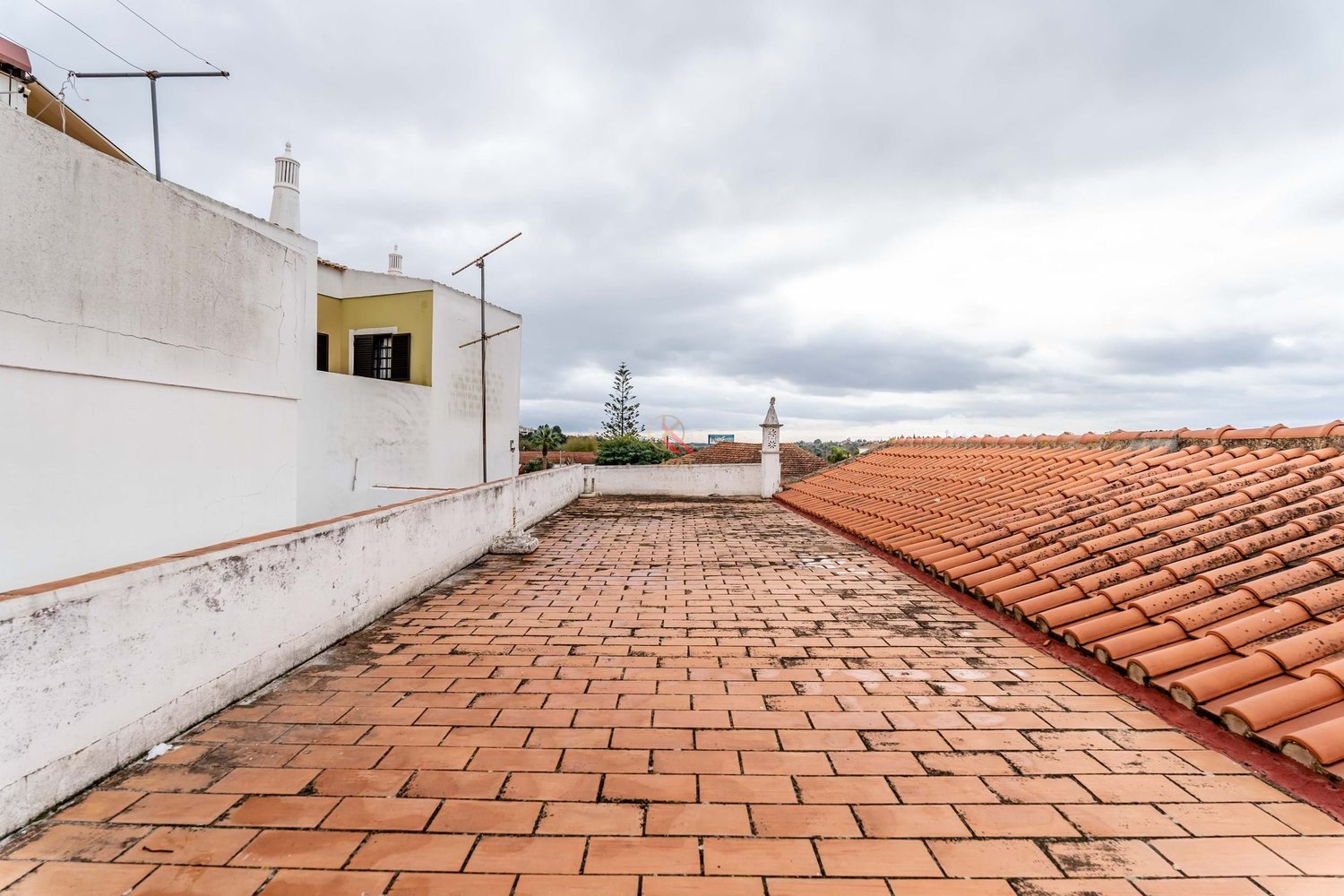 Casa antiga na Vila de Alcantarilha, próximo da praia dos Salgados e Armação de Pêra