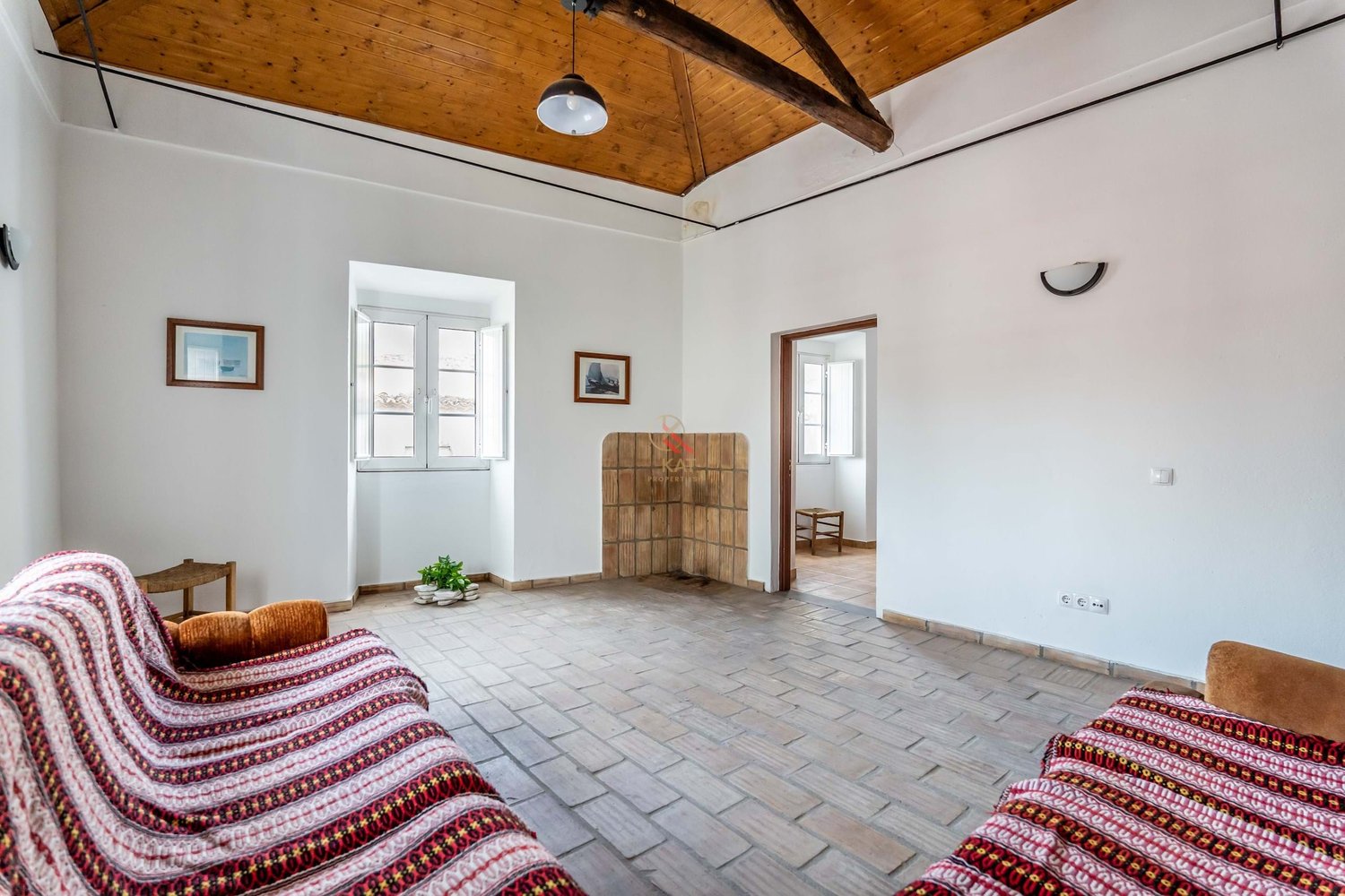 Casa antiga na Vila de Alcantarilha, próximo da praia dos Salgados e Armação de Pêra