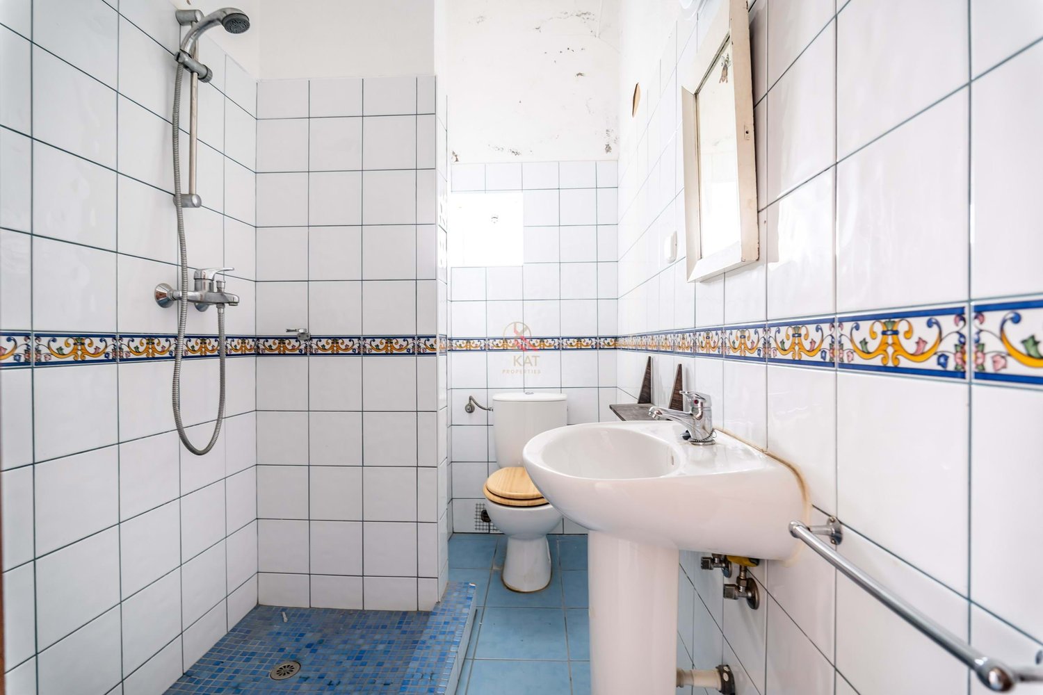 Casa antiga na Vila de Alcantarilha, próximo da praia dos Salgados e Armação de Pêra