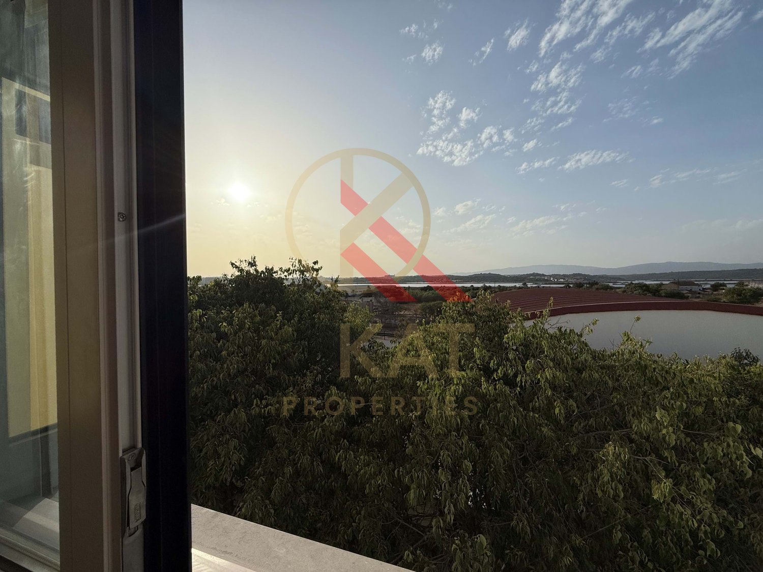  Vende-se apartamento T2, totalmente remodelado no Parchal, Lagoa