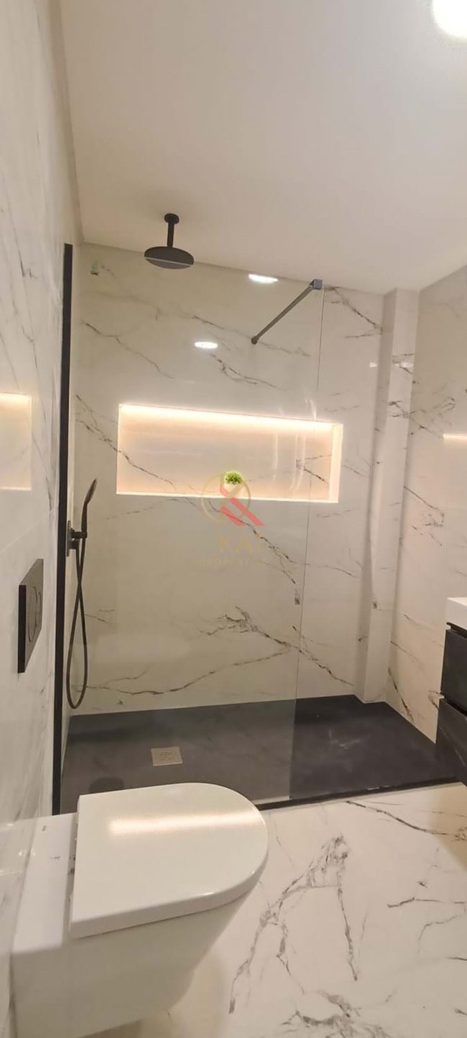Moradia Térrea Independente V4 com Piscina e Jardim, com um Lote de 1.356 m²