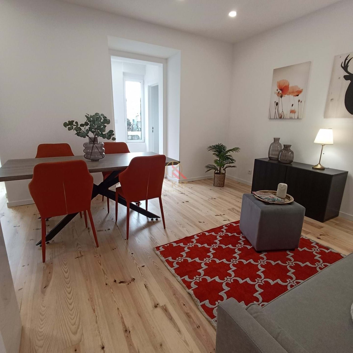 Apartamento T3 Remodelado com Logradouro de 30m² – RC Alto com Arrecadação, Benfica