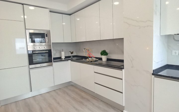 Apartamento T3, Remodelado com Varanda – Excelente Exposição Solar e Acabamentos Modernos, Benfica
