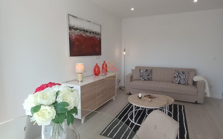 Apartamento T3, Remodelado com Varanda – Excelente Exposição Solar e Acabamentos Modernos, Benfica
