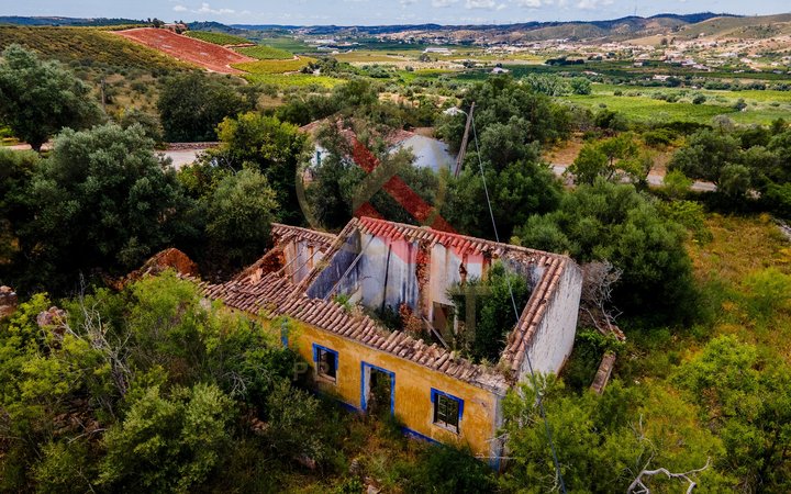 Terreno com Ruínas - Oportunidade em Silves perto da barragem do Arade
