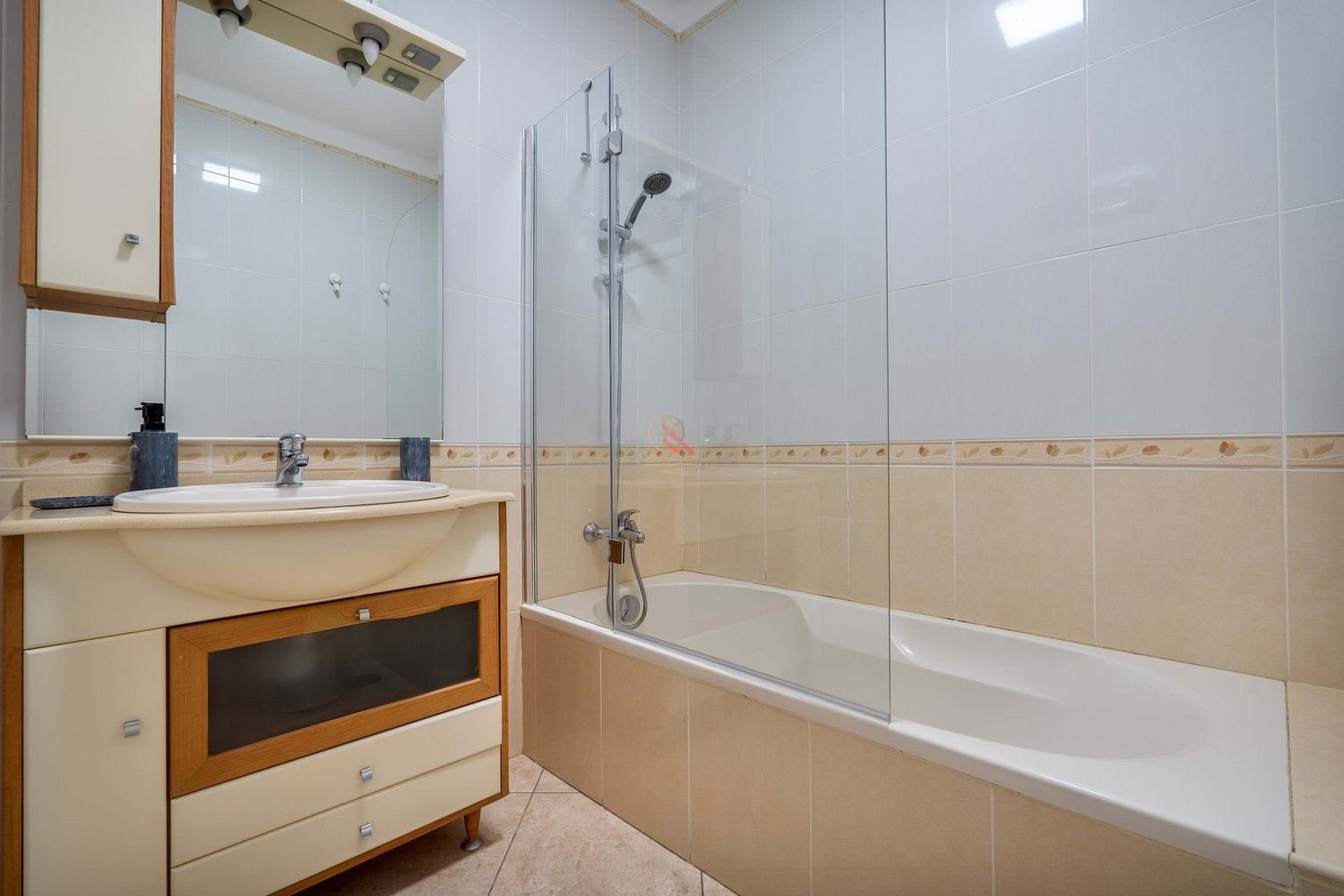 Moradia com anexo independente T3 renovado, piscina e excelente exposição solar – Vale Del Rei, Lagoa